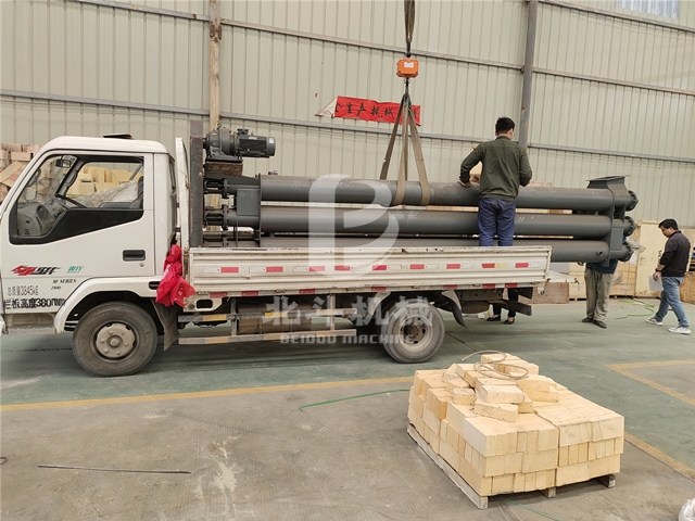 循環(huán)水冷炭機(jī)能耗低，裝車交付濟(jì)源客戶