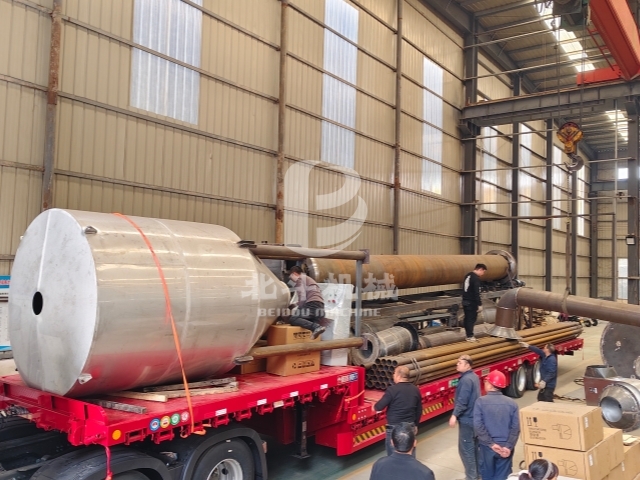 定制款炭化設(shè)備裝車(chē)!專(zhuān)屬個(gè)性化生產(chǎn)線(xiàn)