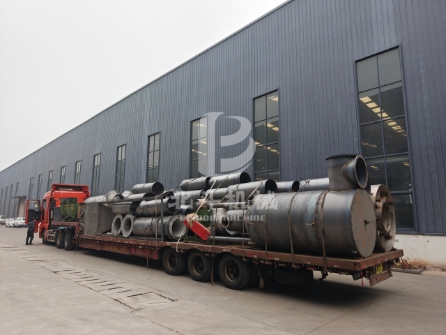 炭化設(shè)備配套組件正在裝車(chē)發(fā)貨